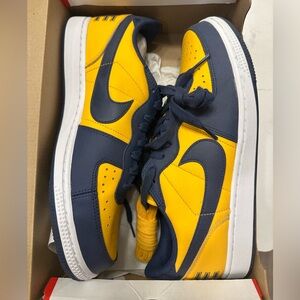 NWT NEVER WORN Nike Dark Blue and Yellow Athletic Shoes